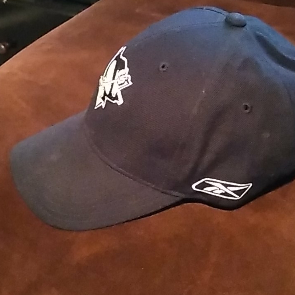 NHL cap - Picture 2 of 2